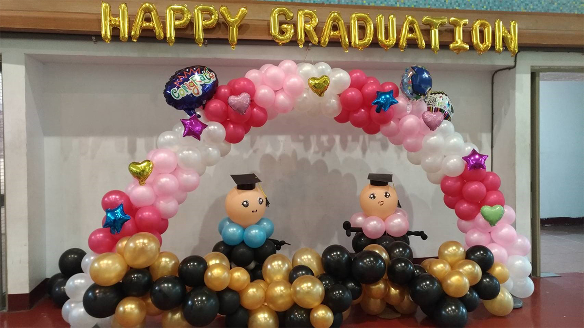 Balloons and Graduation: A Symbiosis of Celebration and Aspiration